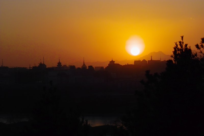 Sonnenuntergang in Beijing auf dem Kohlehügel