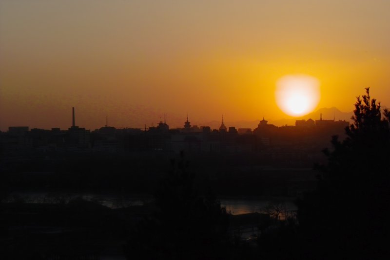 Sonnenuntergang in Beijing auf dem Kohlehügel