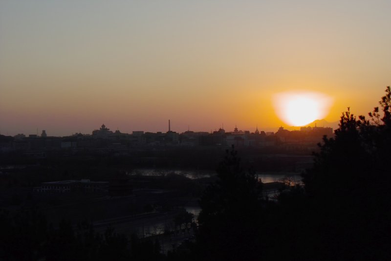 Sonnenuntergang in Beijing auf dem Kohlehügel